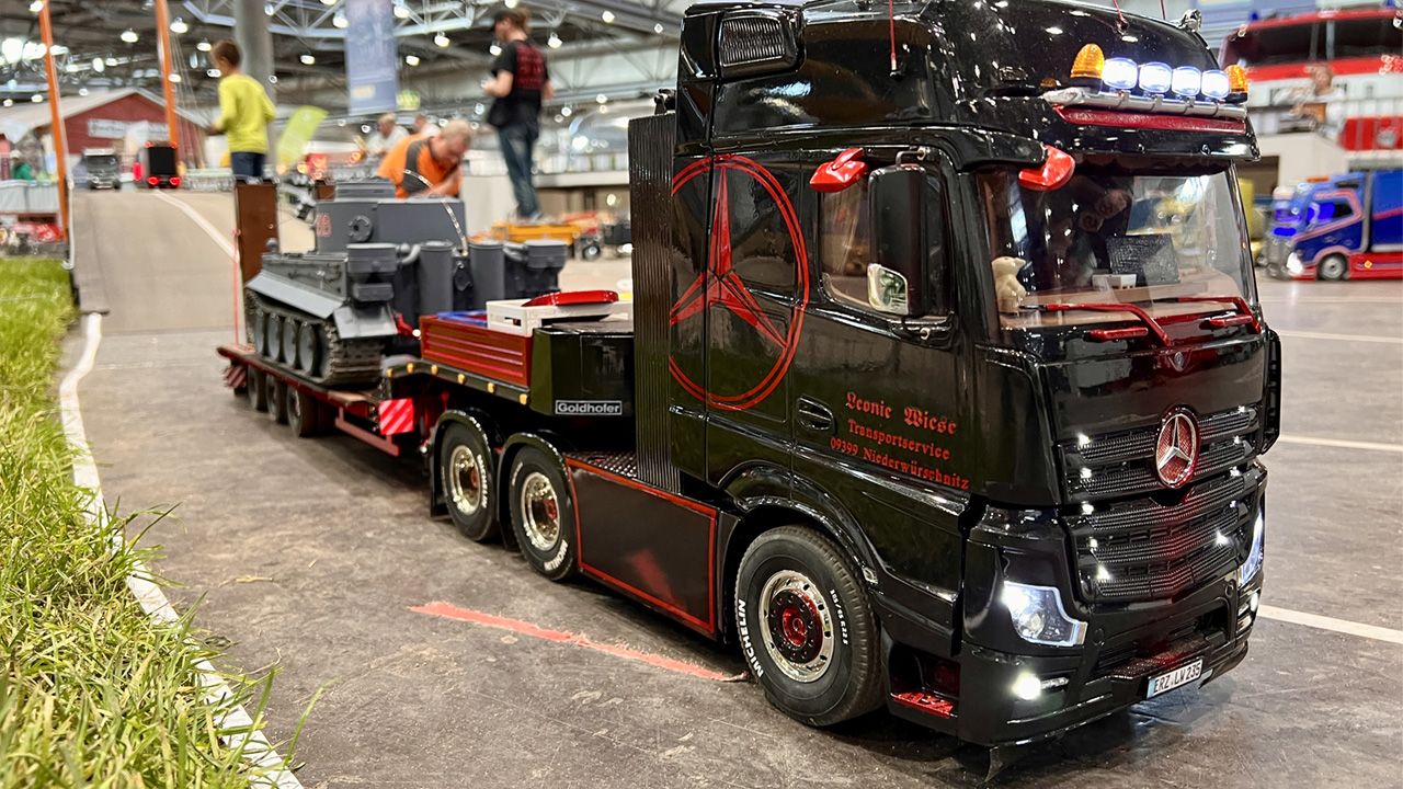 Nádherné RC modely kamionů a stavební techniky na výstavě v Lipsku | Stream