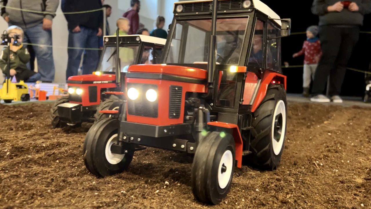 rc-model-legenda-jzd-traktor-zetor-7711-stream