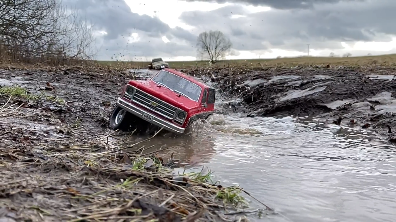 Test RC modelů a aut na dálkové ovládání Traxxas a Axial Stream
